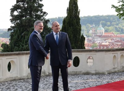 Във втория ден от официалната си визита в Чехия президентът