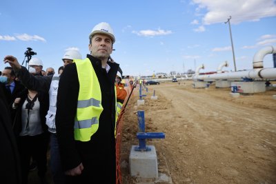 Газ на по-ниски цени за България договори премиерът Кирил Петков в САЩ (Обзор)