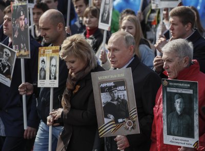 На парада в Москва: Путин сравни събитията в Украйна със сраженията през Втората световна война