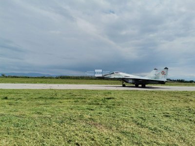 Български МиГ-29 са оказали помощ на пътнически самолет със сигнал за взривно устройство на борда