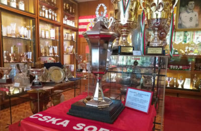 ЦСКА представи реплика на първия си шампионски трофей