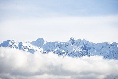 Петима загинаха след като туристически самолет се разби в Алпите