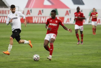 Конгоанският национал Брадли Мазику напусна отбора на ЦСКА Доскорошният ляв