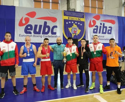 Два златни и пет сребърни медала спечелиха българските боксьори от