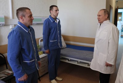 Путин посети ранени в Украйна войници (Снимки)