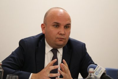 Илхан Кючюк сезира ЕК заради езика на омразата, използван от Костадин Костадинов в НС