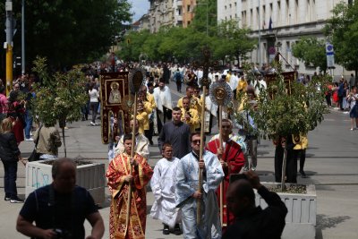Огромна опашка пред "Света Неделя" заради мощите на Светите братя Кирил и Методий