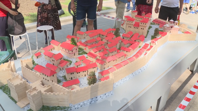 Уникален макет на средновековния град крепост Червен беше изложен на централния