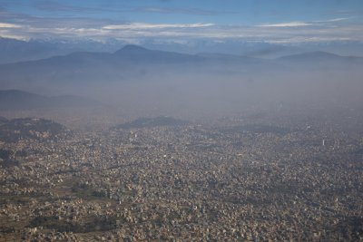 Пътнически самолет с 22-ма души на борда е изчезнал от радарите над Непал