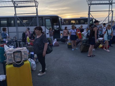 Къде ще настанят бежанците след затварянето на базата в Елхово