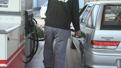 Евтиното гориво в Унгария ще е само за граждани на страната