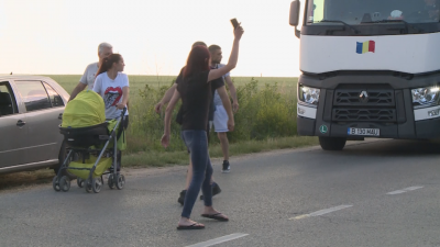 Жители на русенското с. Николово излязоха на протест заради преминаващите тирове