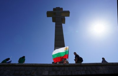 България почете подвига на Христо Ботев и героите