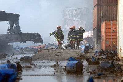 Поне 34 души са загинали при пожар и последвала експлозия
