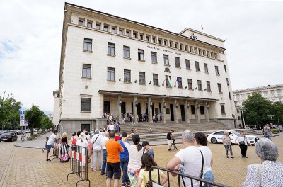 До 17.00 часа днес Българската народна банка е отворена за посетители