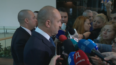 Президентът Радев: Парламентарно представените партии трябва да намерят възможно най-бързо изход от ситуацията