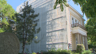 Все още не е започнало реставрирането на сграфитото на Димитър Киров в Пловдив