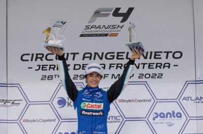 Никола Цолов постигна трета поредна победа в състезание от Формула 4 във Валенсия