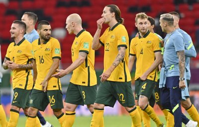 Австралия продължава битката за Мондиал 2022 след късна драма в Доха