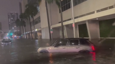 Лошо време и отвъд Океана във Флорида Циклон е обхванал