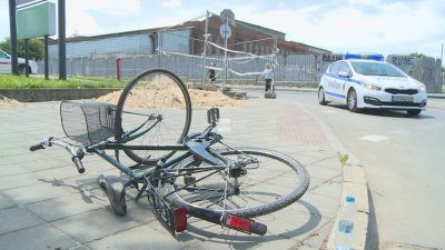 Велосипедист беше ударен от лек автомобил на бул Липник