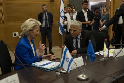 Фон дер Лайен обсъжда в Тел Авив енергийното сътрудничество с Израел