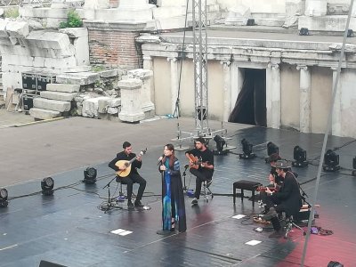 Звездата на португалското фадо Карминьо изпълни с публика Античния театър на Пловдив (СНИМКИ)