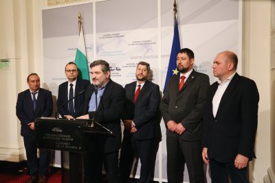 "Демократична България": Искаме парламентарна комисия за "Лукойл"