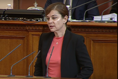 Народното събрание изслушва министърът на външните работи в оставка Теодора