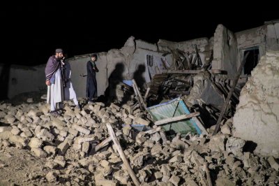 Над 1000 загинали и 1500 ранени при трус от 6,1 по Рихтер в Афганистан (Снимки)
