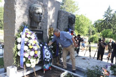 Фенове, ръководство и ветерани на Левски почетоха паметта на Гунди и Котков