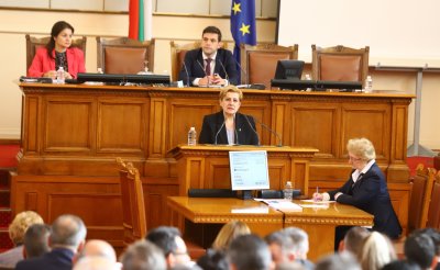 Елена Гунчева няма да напуска парламента, става независим депутат
