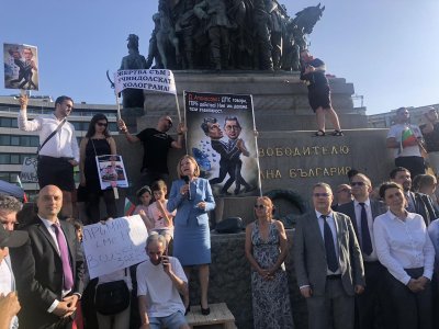 Мирно шествие в подкрепа на кабинета Петков започна в 18