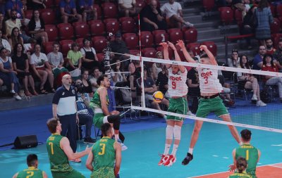 България изпусна два мачбола и отстъпи на Австралия в петгеймова битка в "Арена Армеец"