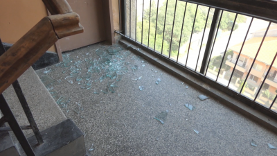 Противоградна ракета удари стъкло на междуетажна площадка и падна върху гараж във Видин