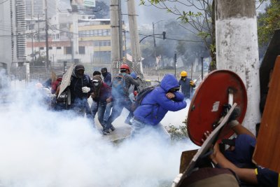 Папата призова за спокойствие в засегнатия от протести Еквадор