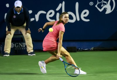 Виктория Томова се четвъртфиналите на турнира на трева в Ийстборн