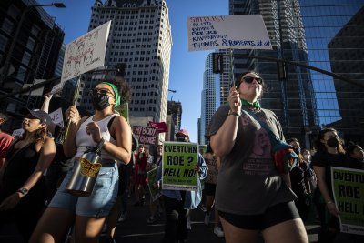 Масови протести в САЩ след решението на Върховния съд да забрани абортите