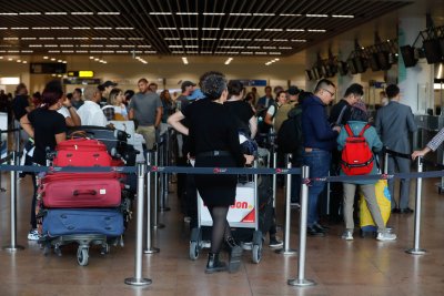 Какви са правата на пътниците при закъснял или отменен полет