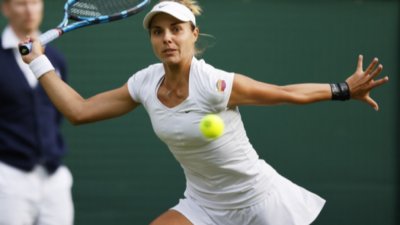 Първата ракета на България в женския тенис Виктория Томова отпадна