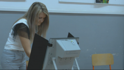 Днес в Нова Загора се провеждат избори за кмет Гласува