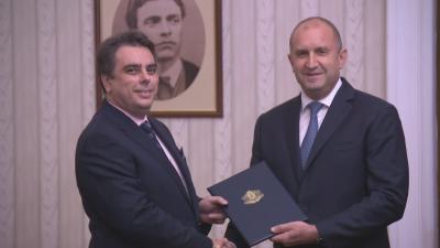 НА ЖИВО: Президентът връчи мандат за съставяне на правителство на Асен Василев от ПП