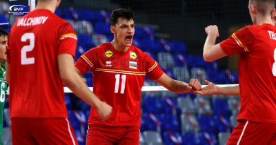 Българския волейболен национал Александър Николов ще продължи кариерата си в