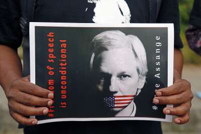Защитата на основателя на WikiLeaks Джулиан Асанж обжалва пред Върховния
