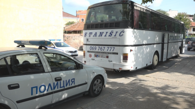 Арестуваха 45 черногорски фенове, обрали бензиностанция в село Добри дял