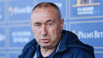 Старши треньорът на Левски Станимир Стоилов определи група от 18