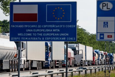 Полша завършва строителството на оградата по границата с Беларус