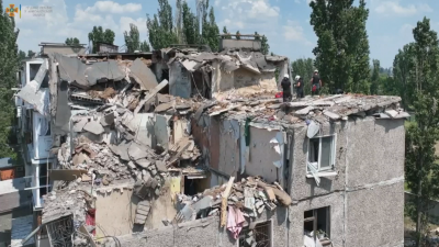 Най-малко петима цивилни са били убити при руски обстрел на жилищна сграда в Николаевска област