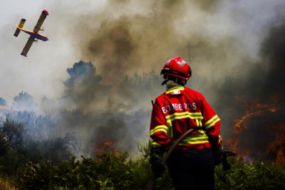 Гърция, Португалия, Испания и Франция се борят с мащабни горски пожари