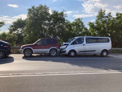 Верижна катастрофа с 6 автомобила в Пловдив затруднява движението между "Скобелева майка" и АМ "Тракия"